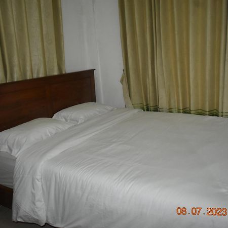 Four-G Home Stay & Komodo Tour Labuan Bajo Exterior foto