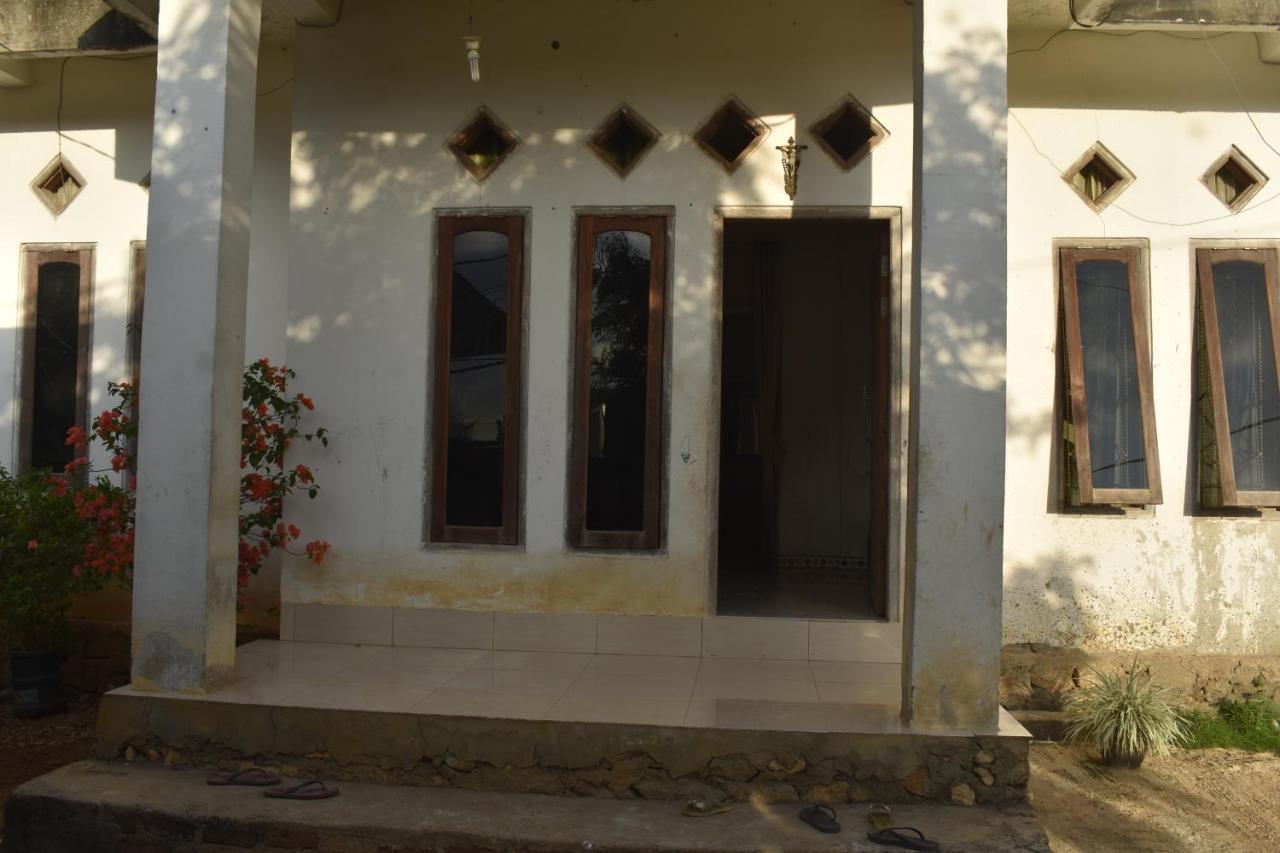 Four-G Home Stay & Komodo Tour Labuan Bajo Exterior foto