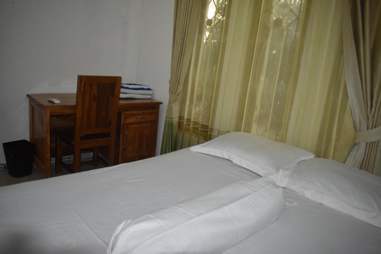 Four-G Home Stay & Komodo Tour Labuan Bajo Exterior foto