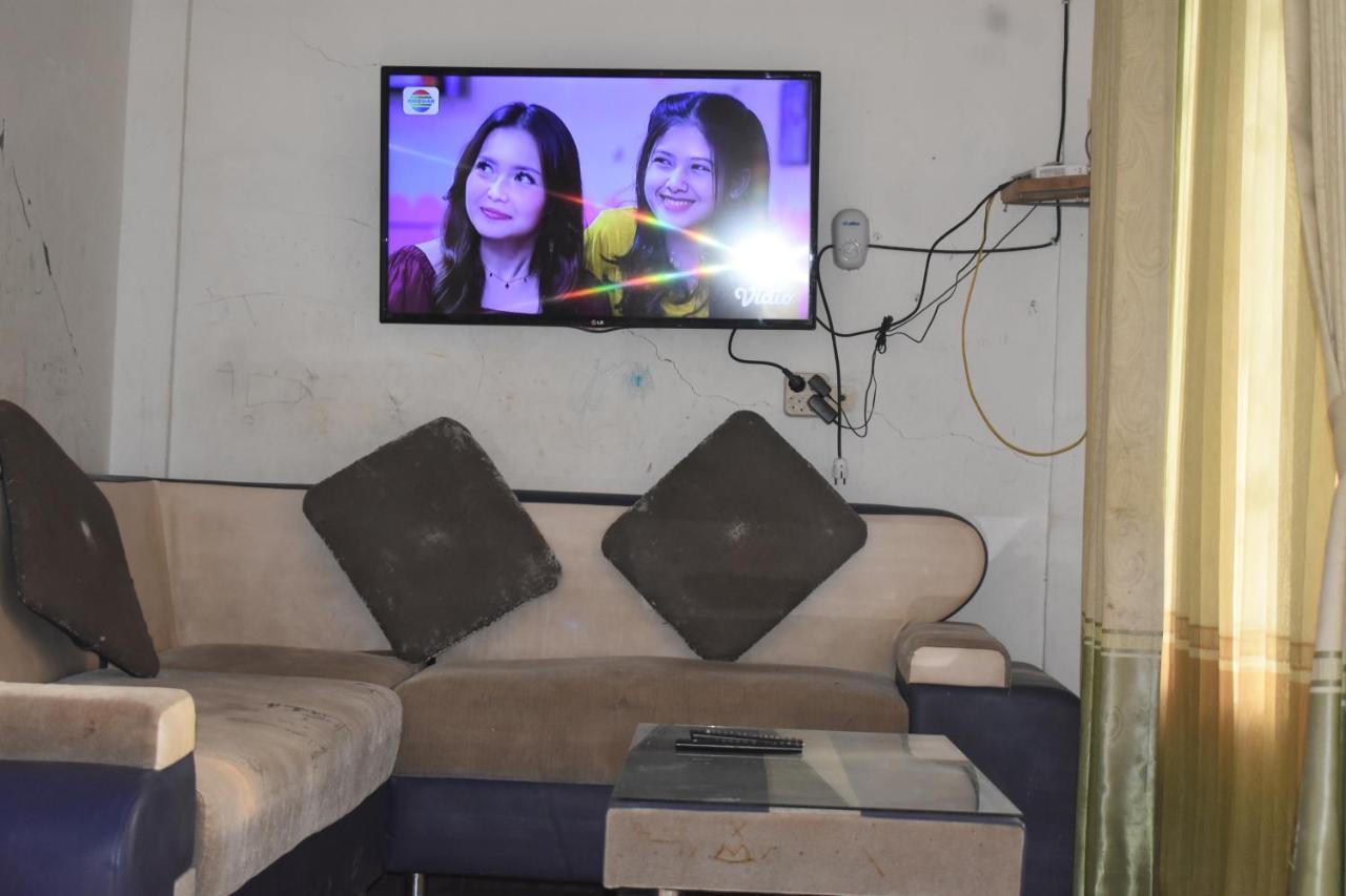 Four-G Home Stay & Komodo Tour Labuan Bajo Exterior foto