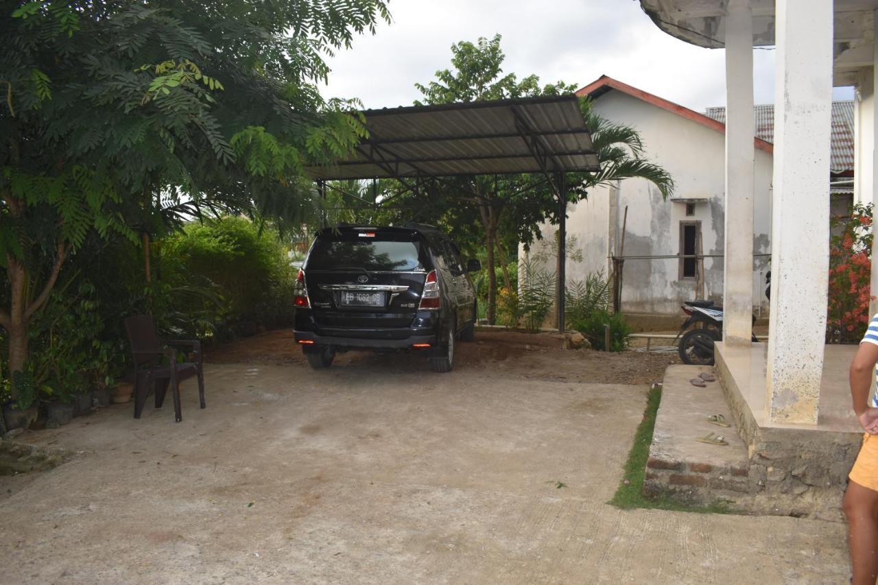 Four-G Home Stay & Komodo Tour Labuan Bajo Exterior foto