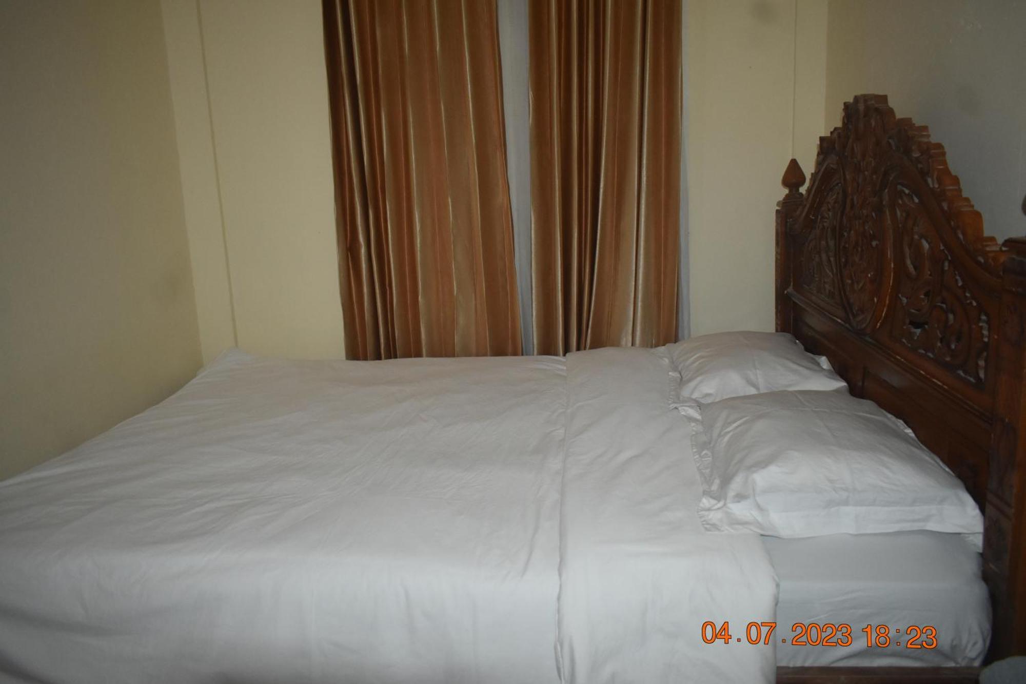 Four-G Home Stay & Komodo Tour Labuan Bajo Exterior foto