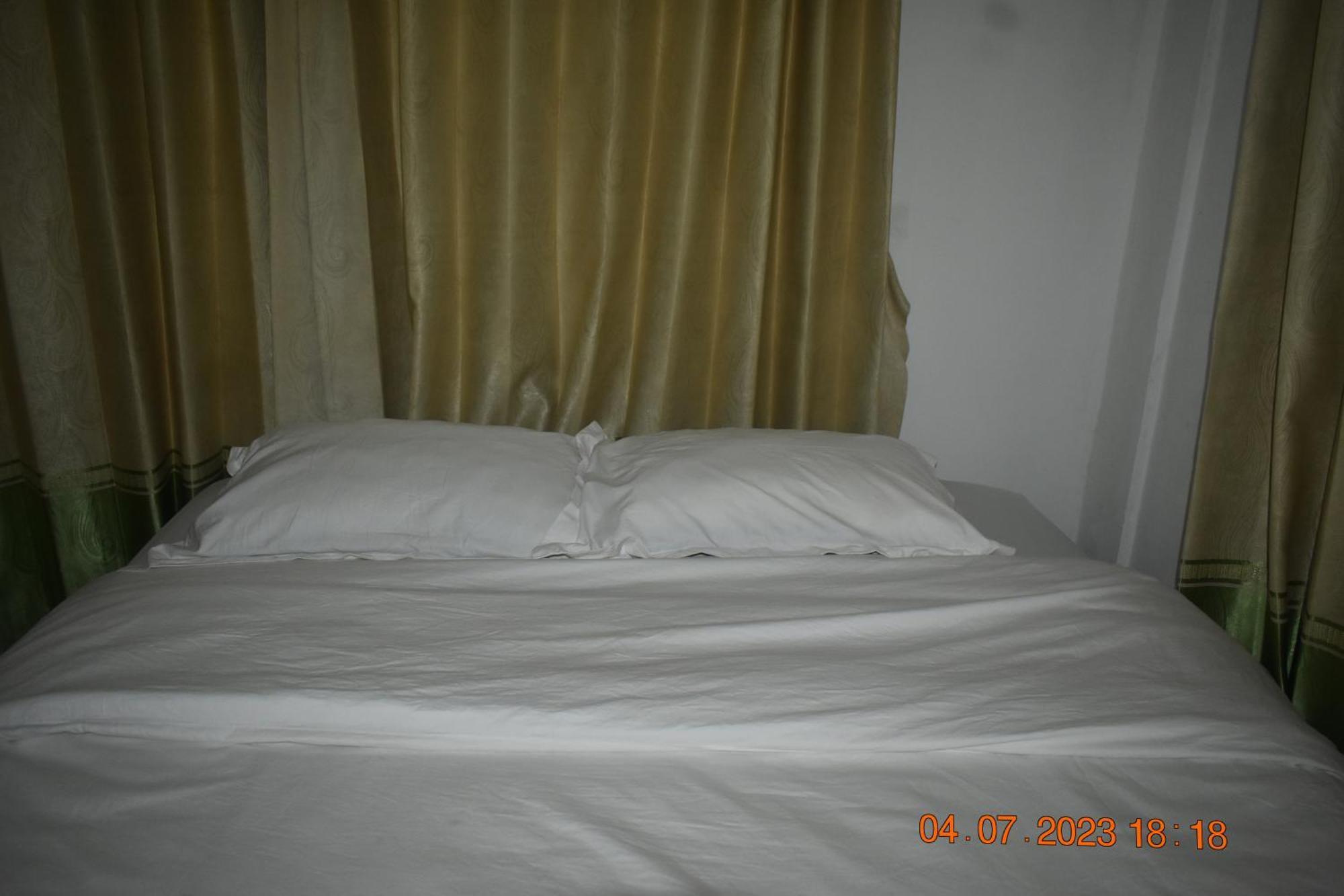 Four-G Home Stay & Komodo Tour Labuan Bajo Exterior foto