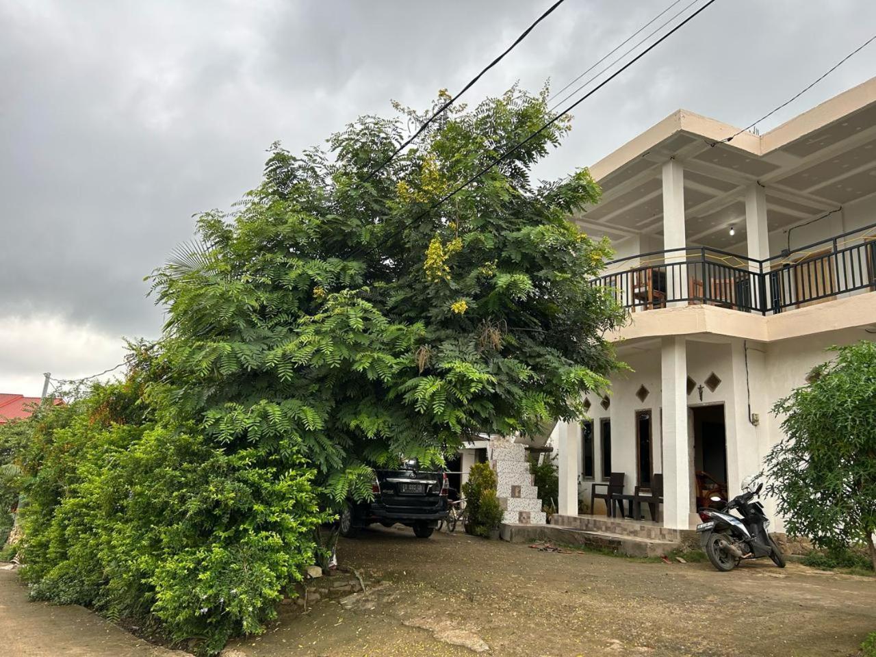 Four-G Home Stay & Komodo Tour Labuan Bajo Exterior foto