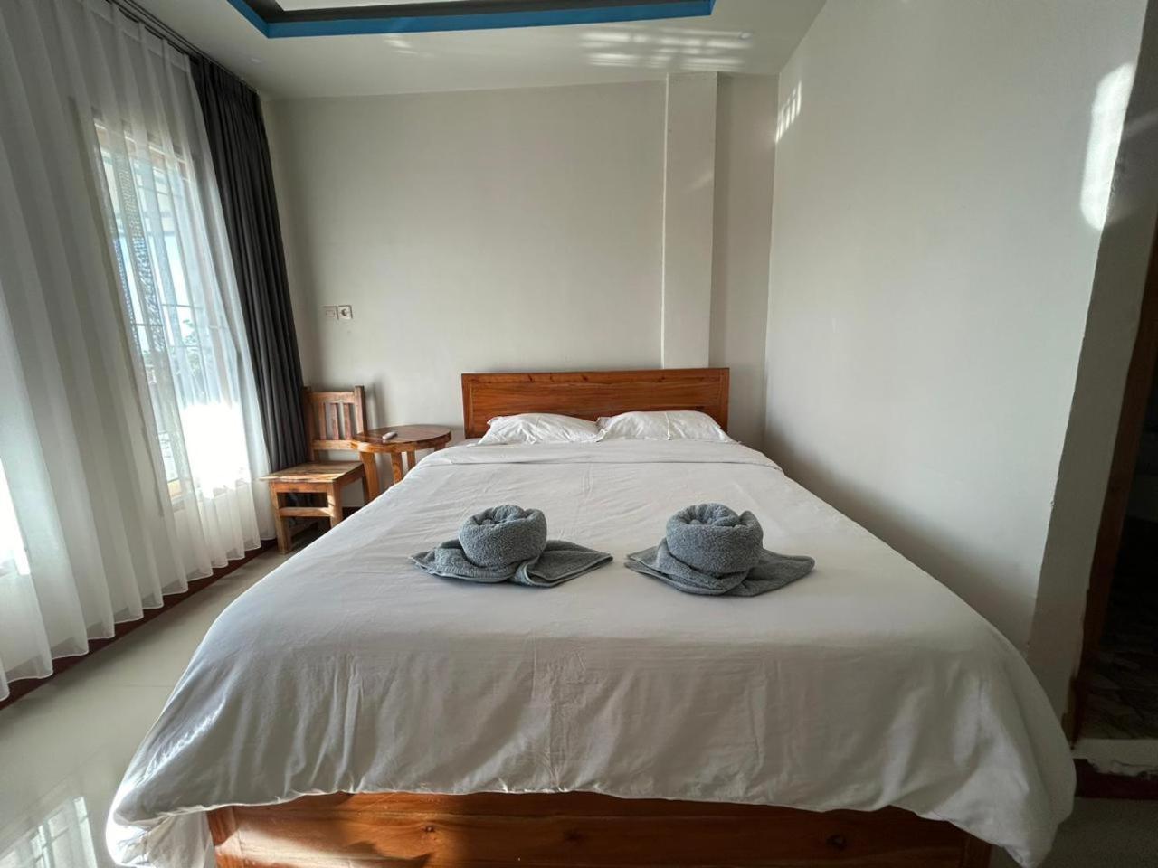 Four-G Home Stay & Komodo Tour Labuan Bajo Exterior foto