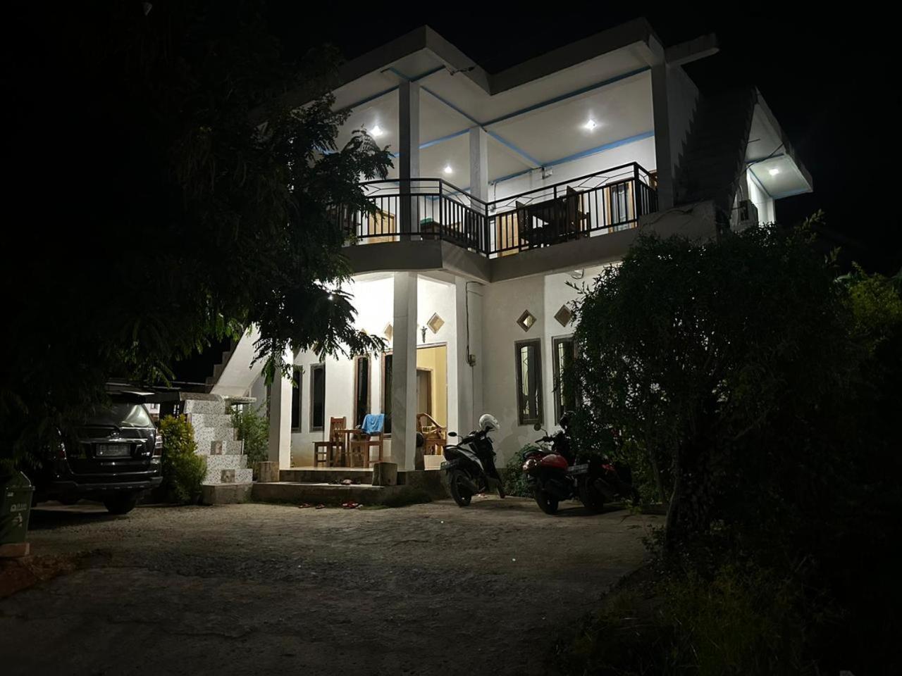 Four-G Home Stay & Komodo Tour Labuan Bajo Exterior foto