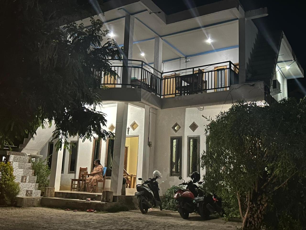 Four-G Home Stay & Komodo Tour Labuan Bajo Exterior foto